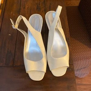 Brand new ladies Banana Republic sling back sandals
